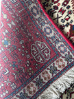 Abadeh Teppich ca. 150 × 100 cm – rot/creme & geometrisch