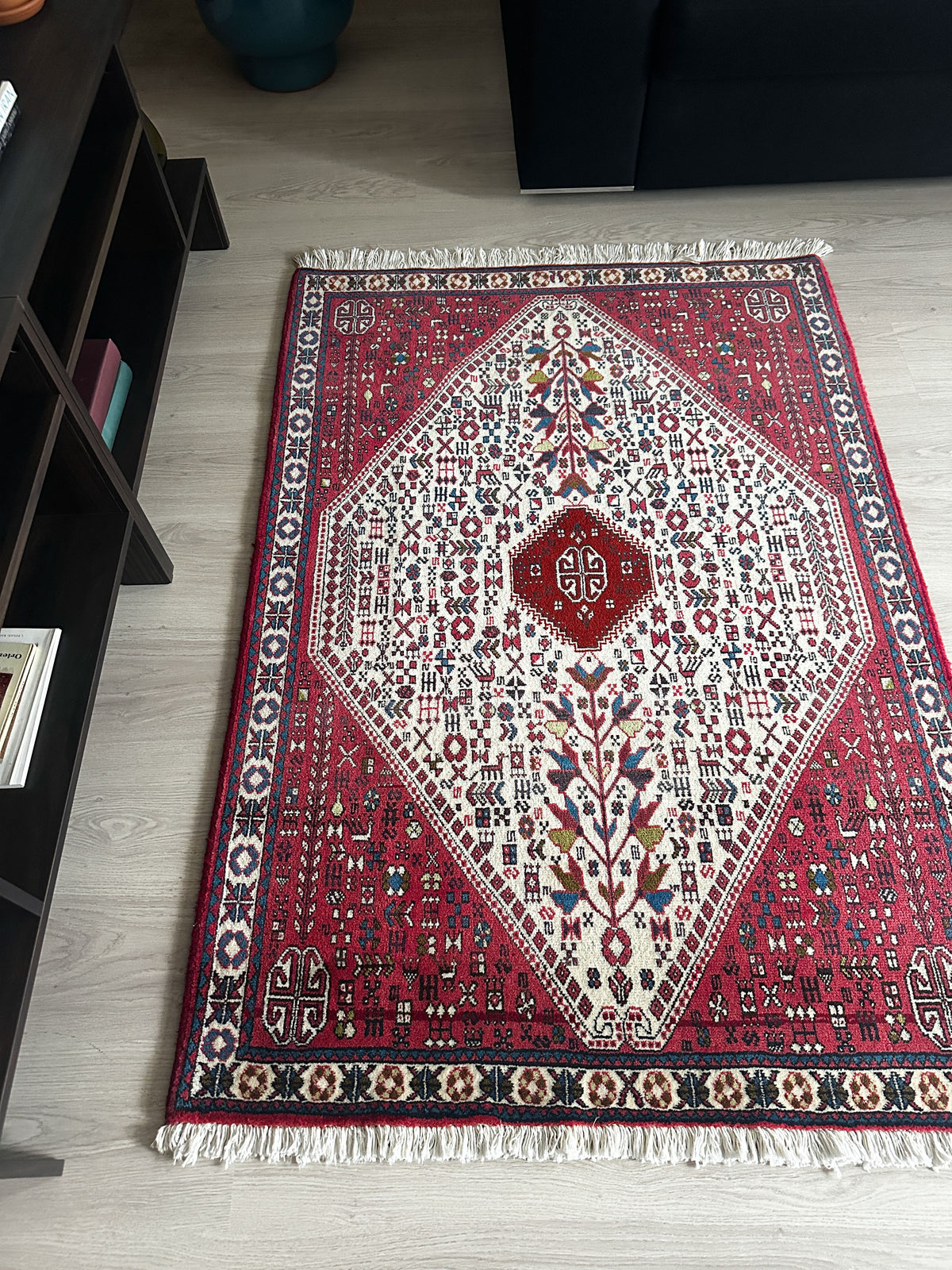 Abadeh Teppich ca. 150 × 100 cm – rot/creme & geometrisch