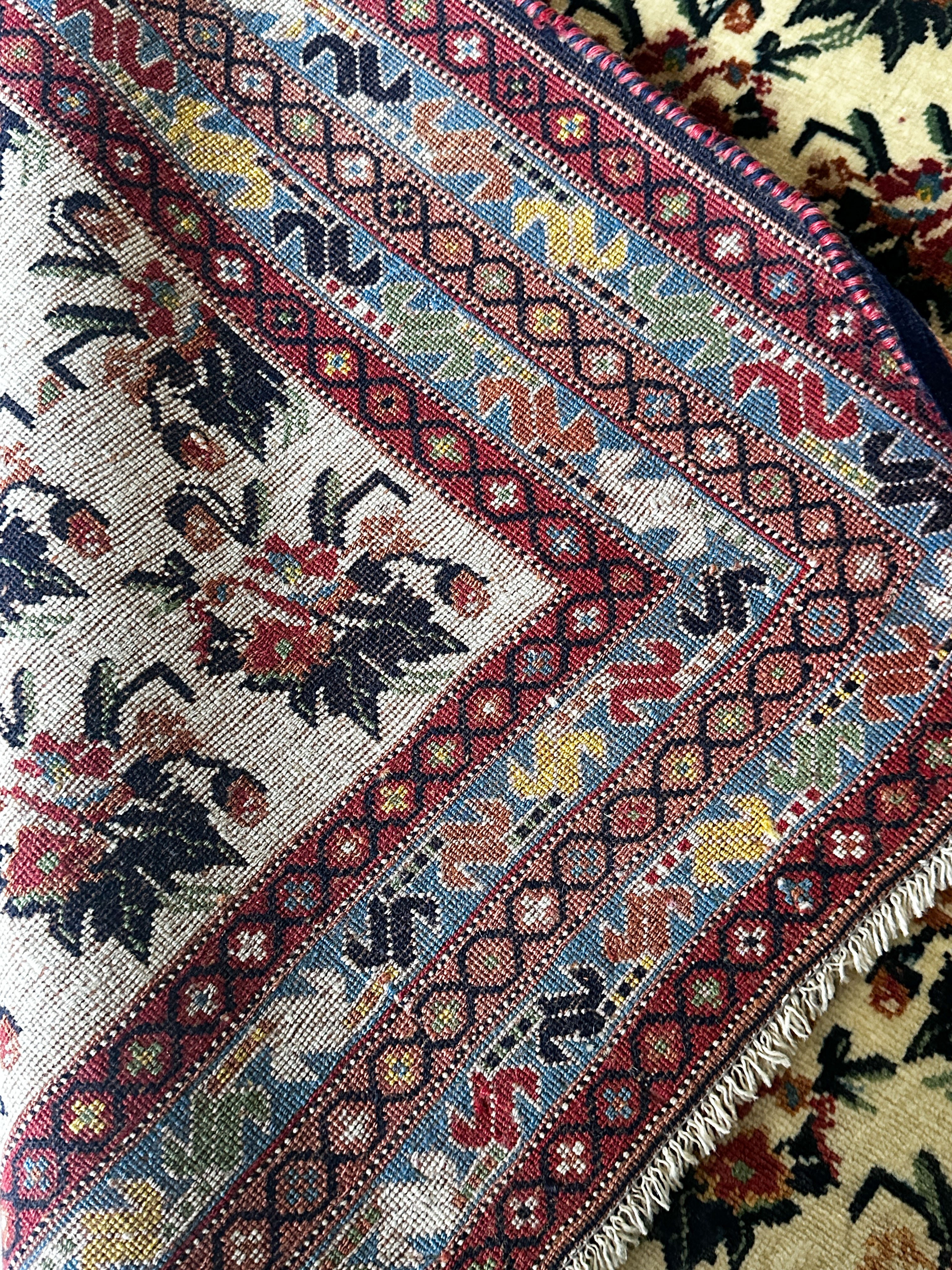 Afschar Teppich ca. 200 × 150 cm – creme/blau/rot & florales Muster