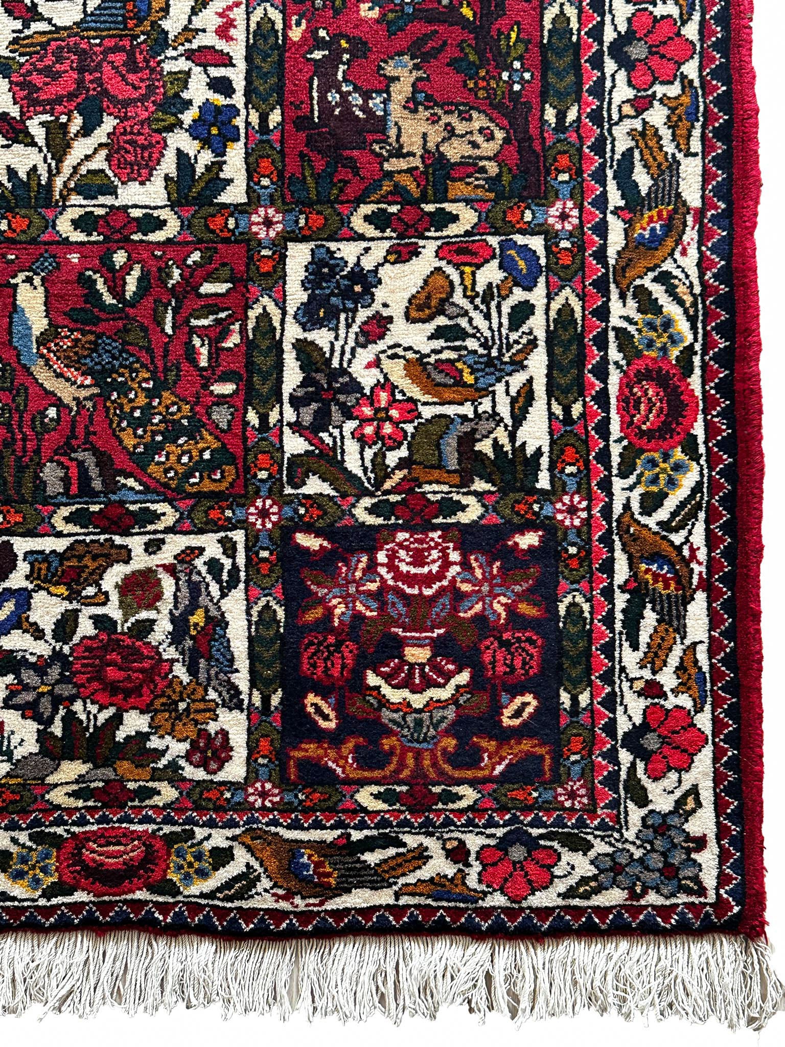 Bachtiar Teppich ca. 150 × 100 cm – rot/dunkelblau/creme & gemustert