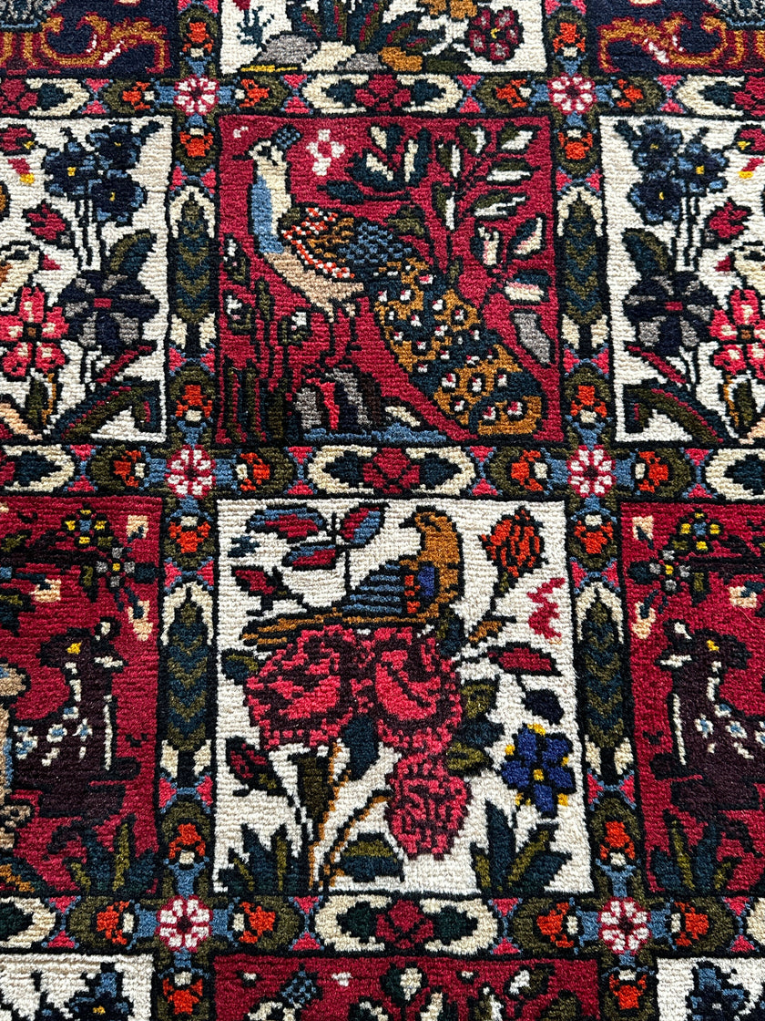Bachtiar Teppich ca. 150 × 100 cm – rot/dunkelblau/creme & gemustert
