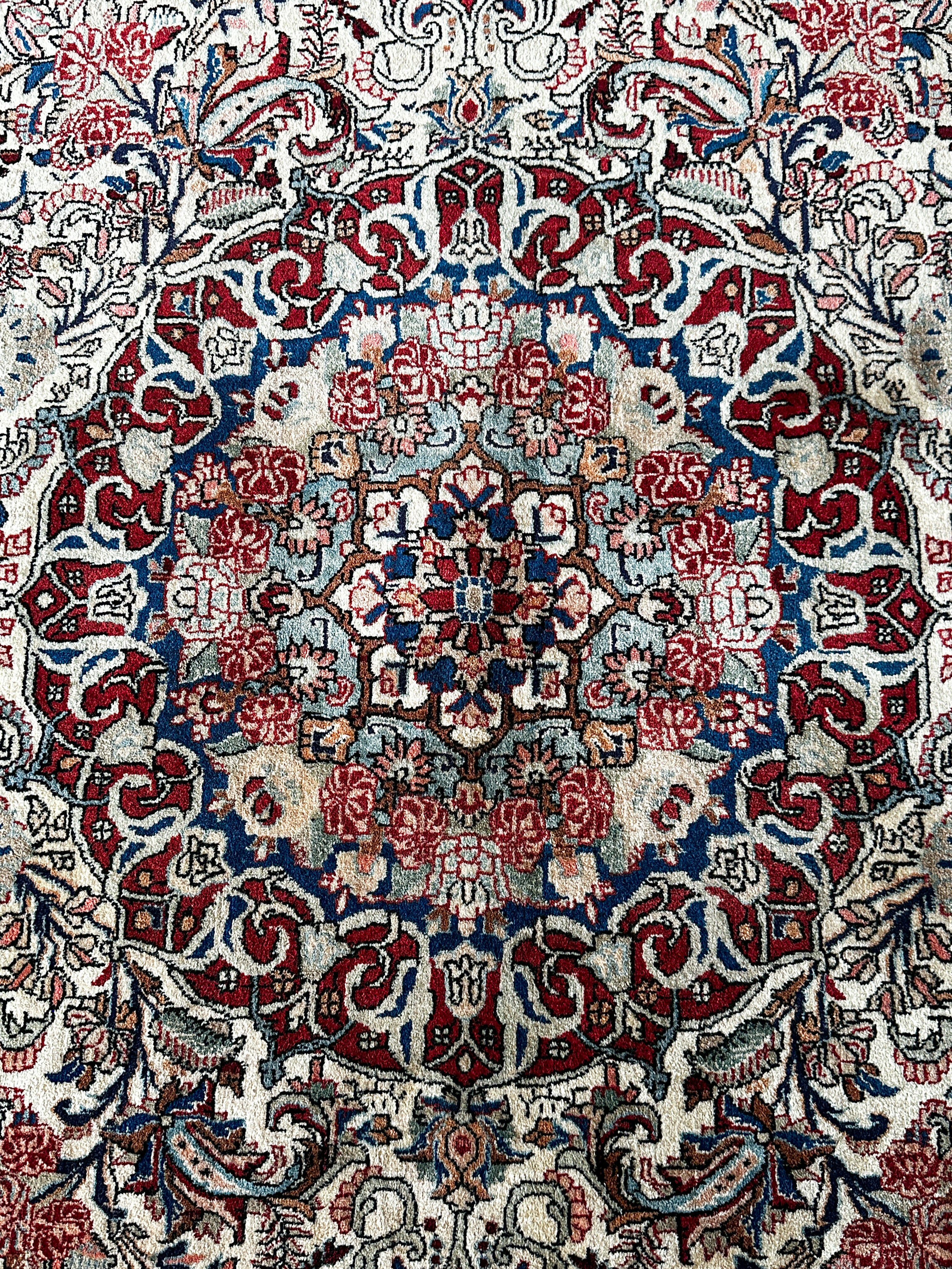Bidjar Teppich ca. 300 × 200 cm – creme/blau & elegant