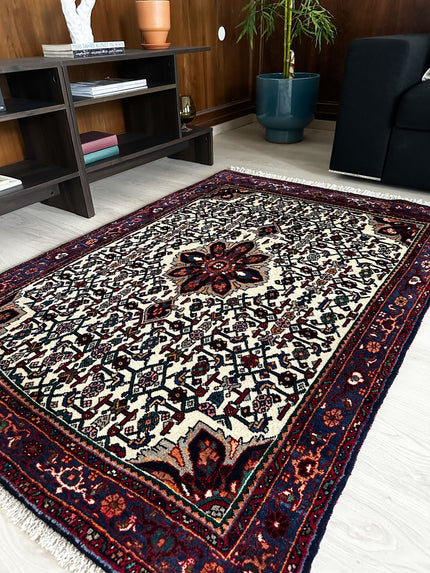 Bidjar Teppich ca. 150 × 100 cm – creme/dunkelblau & detailreich