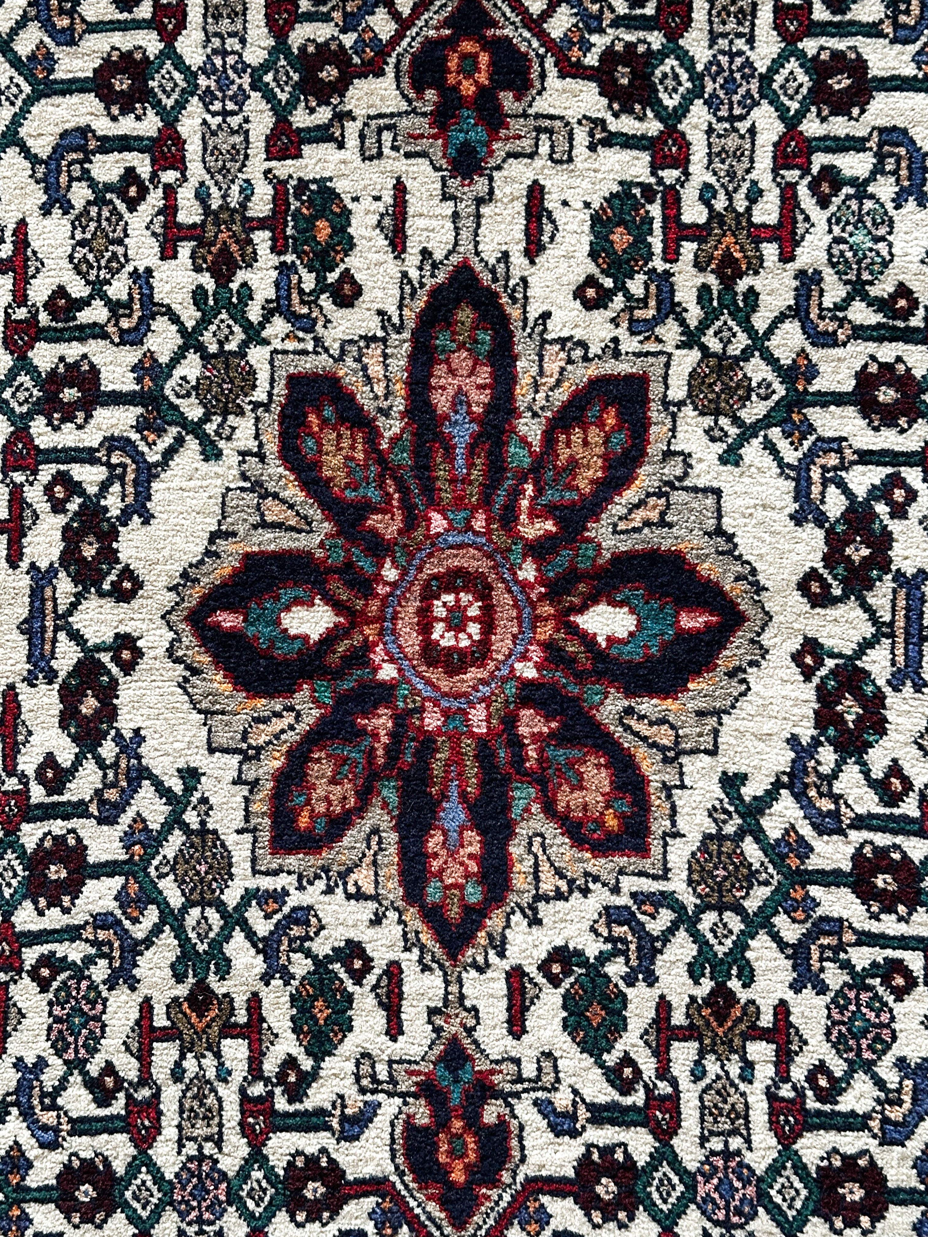 Bidjar Teppich ca. 150 × 100 cm – creme/dunkelblau & detailreich