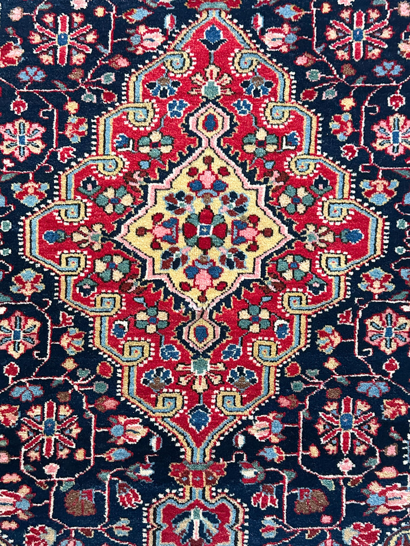 Djosan Teppich ca. 148 × 105 cm – dunkelblau, rot & klassisch gemustert