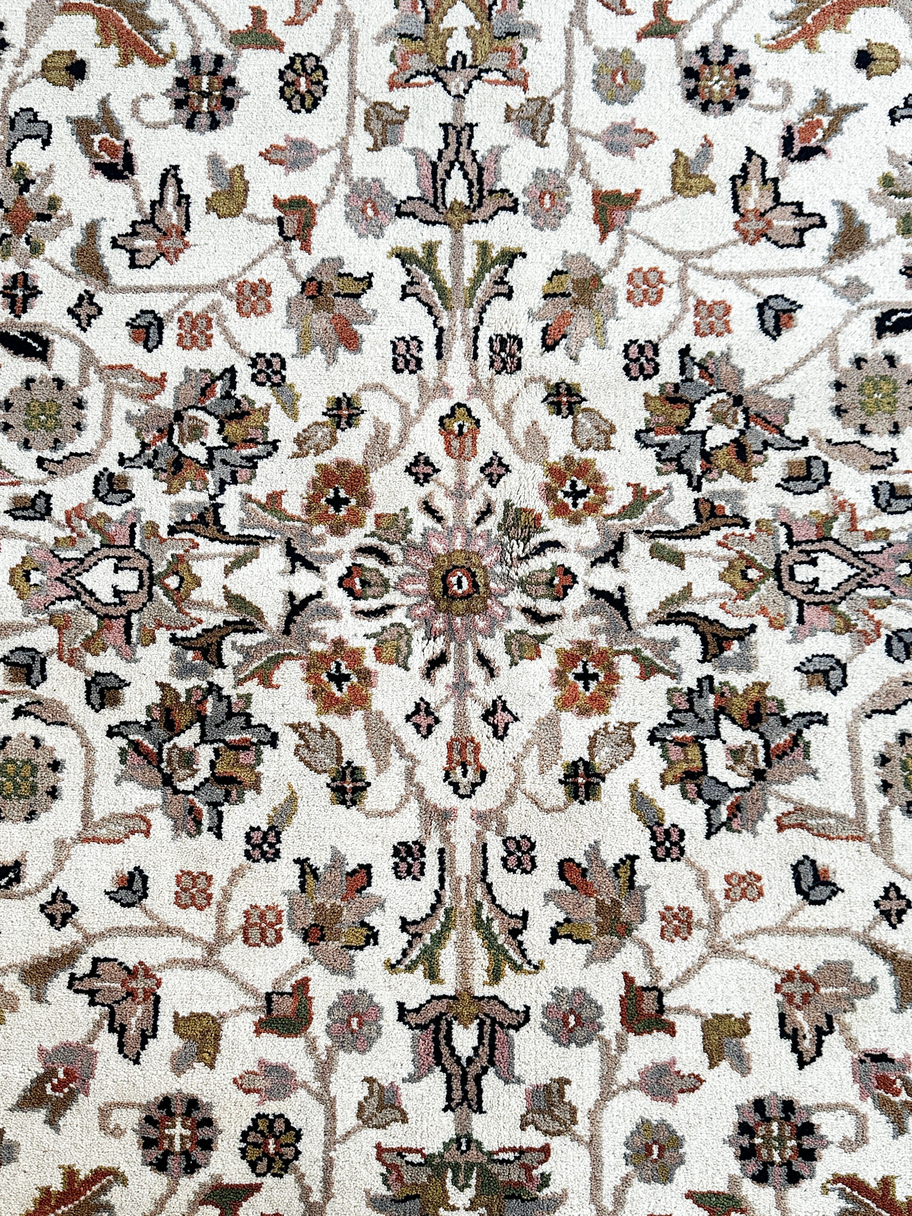 Ganga Teppich ca. 200 × 150 cm – creme/braun & floral