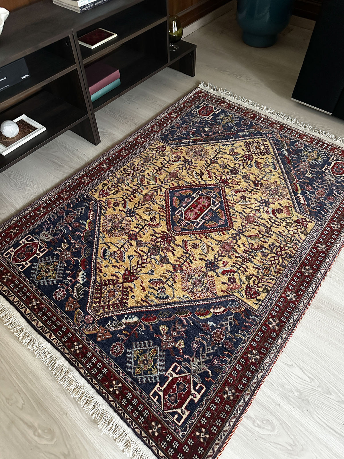 Gaschghai Teppich ca. 148 × 108 cm – goldgelb & dunkelblau