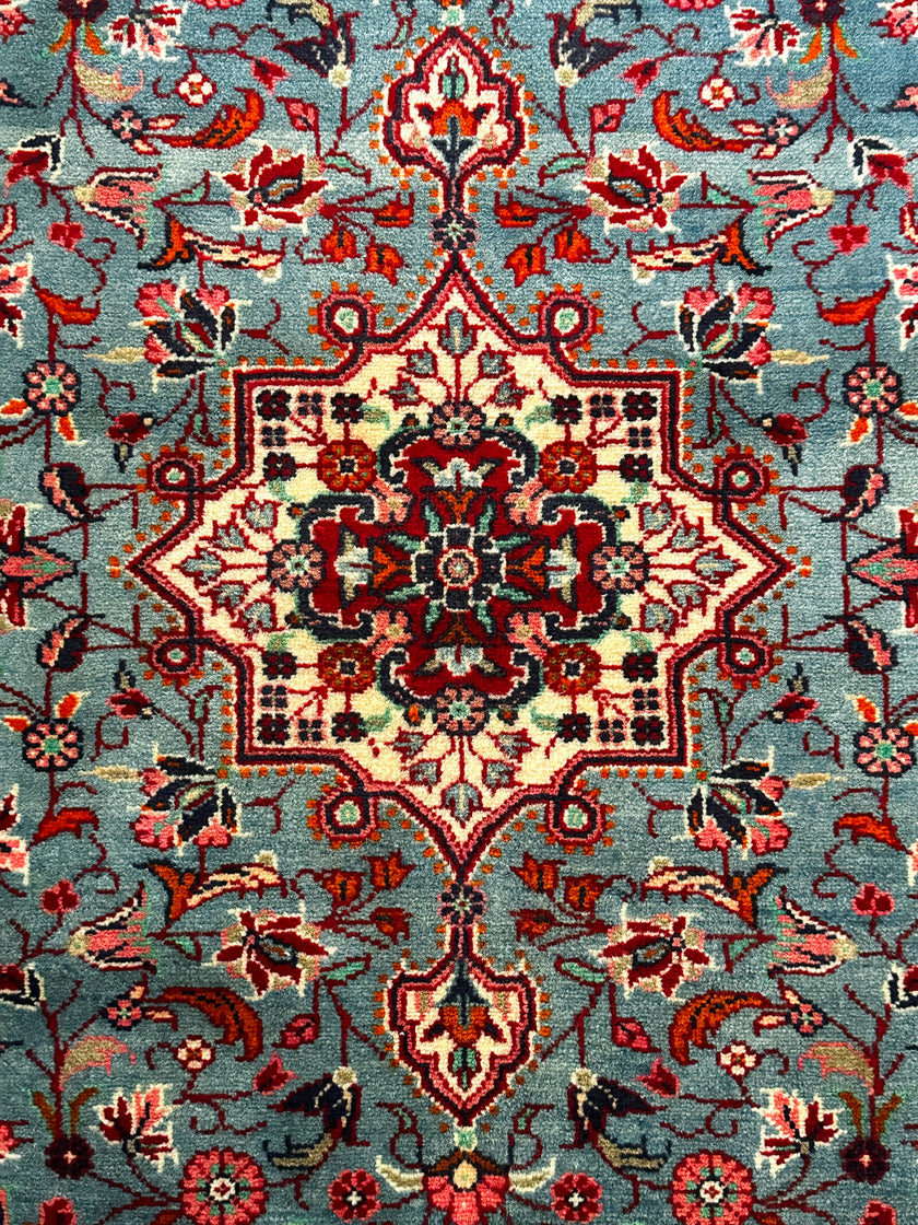 Hamedan Teppich ca. 150 × 100 cm – hellblau/rot/creme & floral