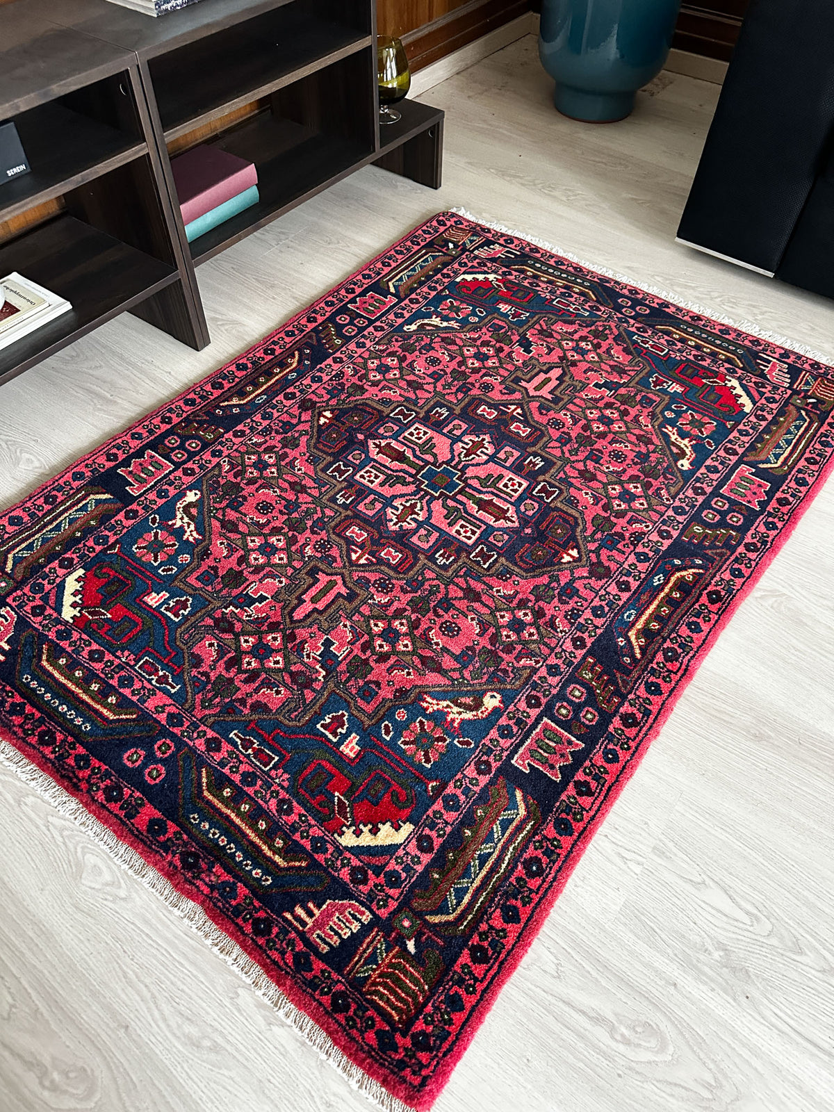 Hamedan Teppich ca. 146 × 104 cm – rot & dunkelblau