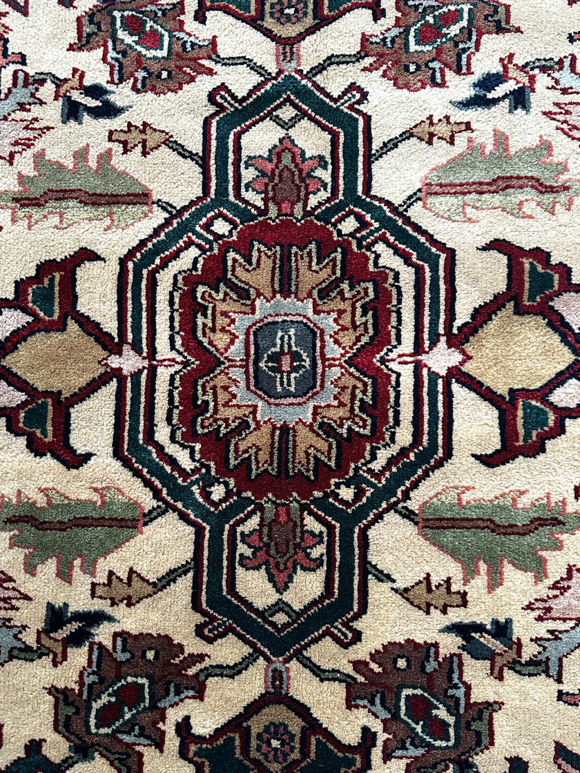 I. Keschan Teppich ca. 269 × 184 cm – creme & grün gemustert