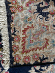 Kirman Teppich ca. 150 × 100 cm – dunkelblau/creme & elegant