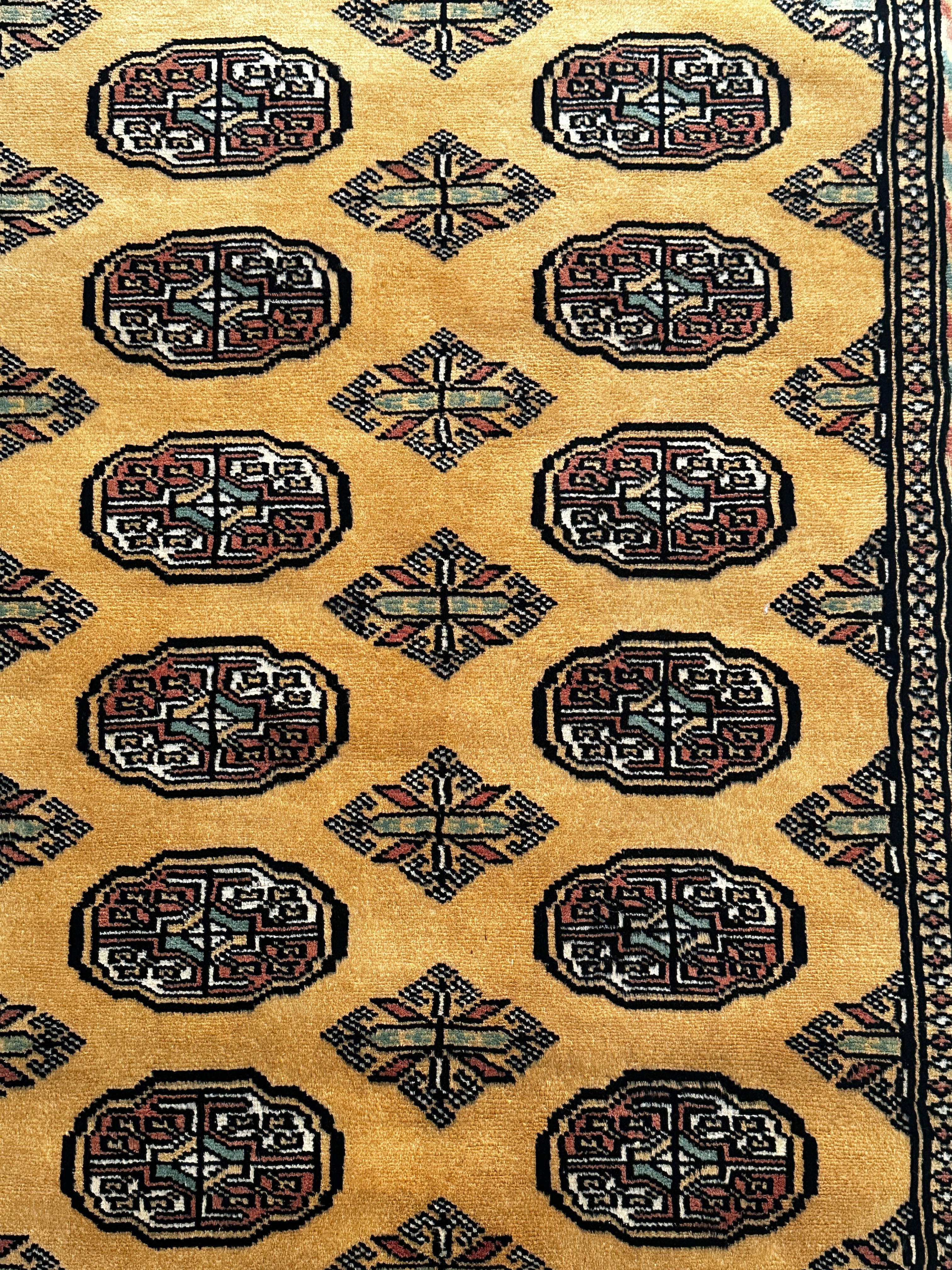 Mouri Teppich ca. 150 × 100 cm – honiggelb/dunkelbraun/hellgrün & klassisch