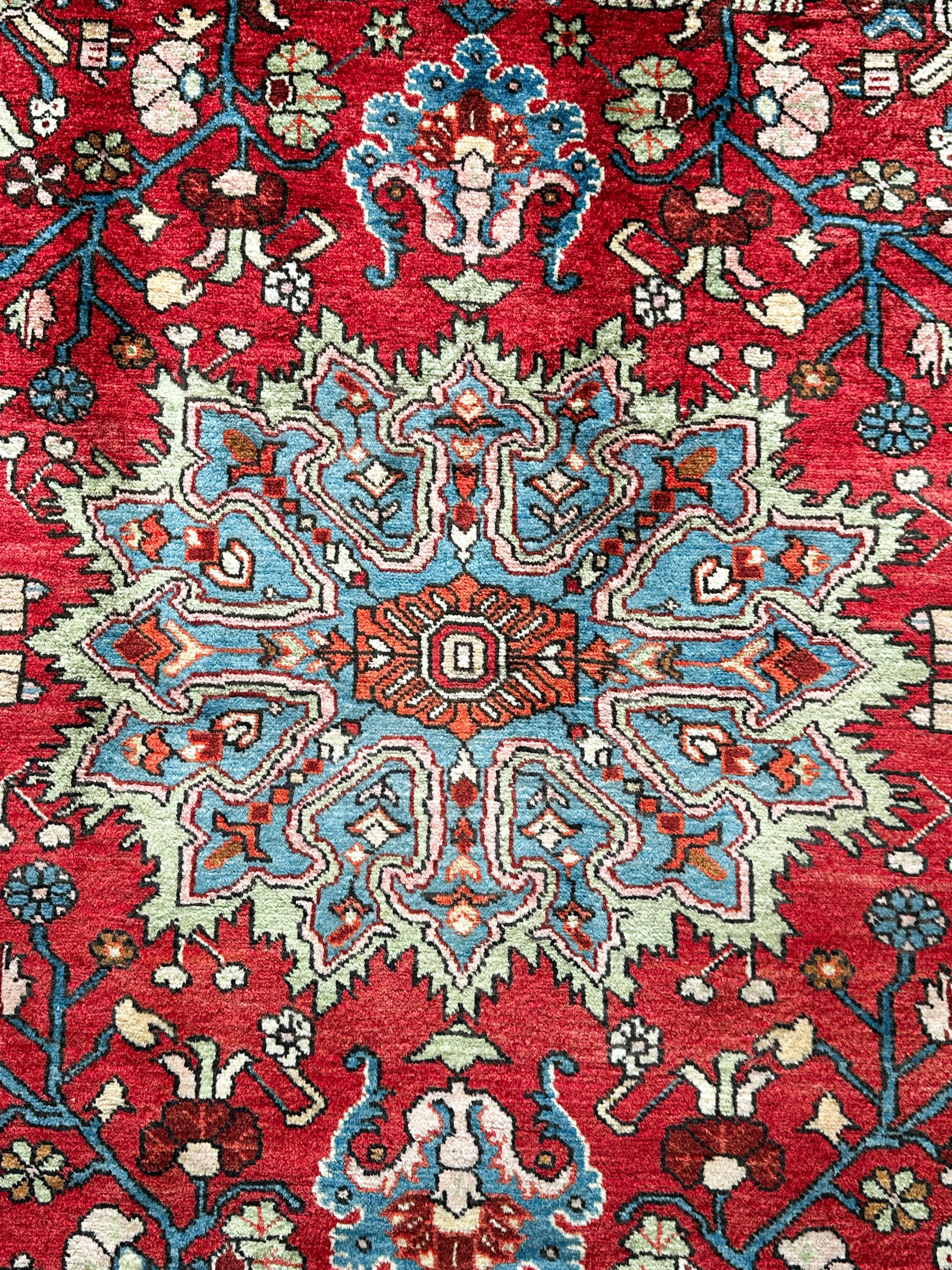 Nahawand Teppich ca. 300 × 200 cm – rot/blau & ausdrucksstark