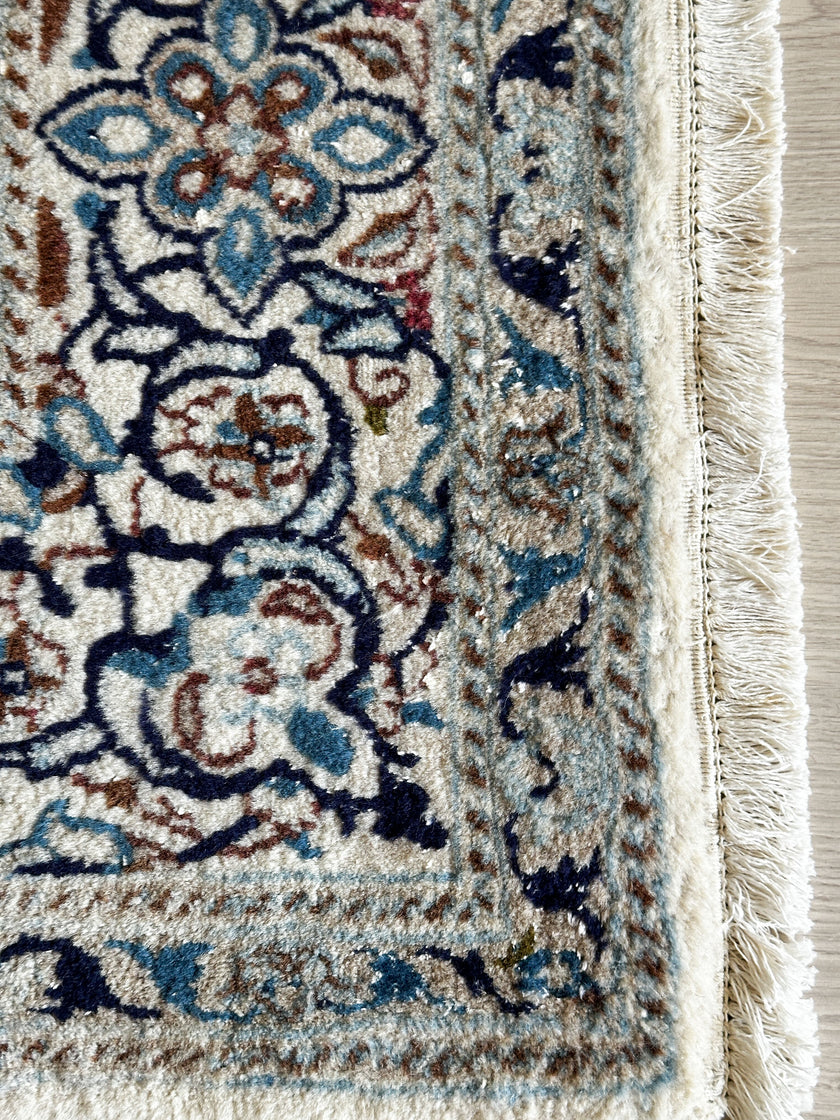 Nain Teppich ca. 200 × 200 cm – hellblau/beige & fein