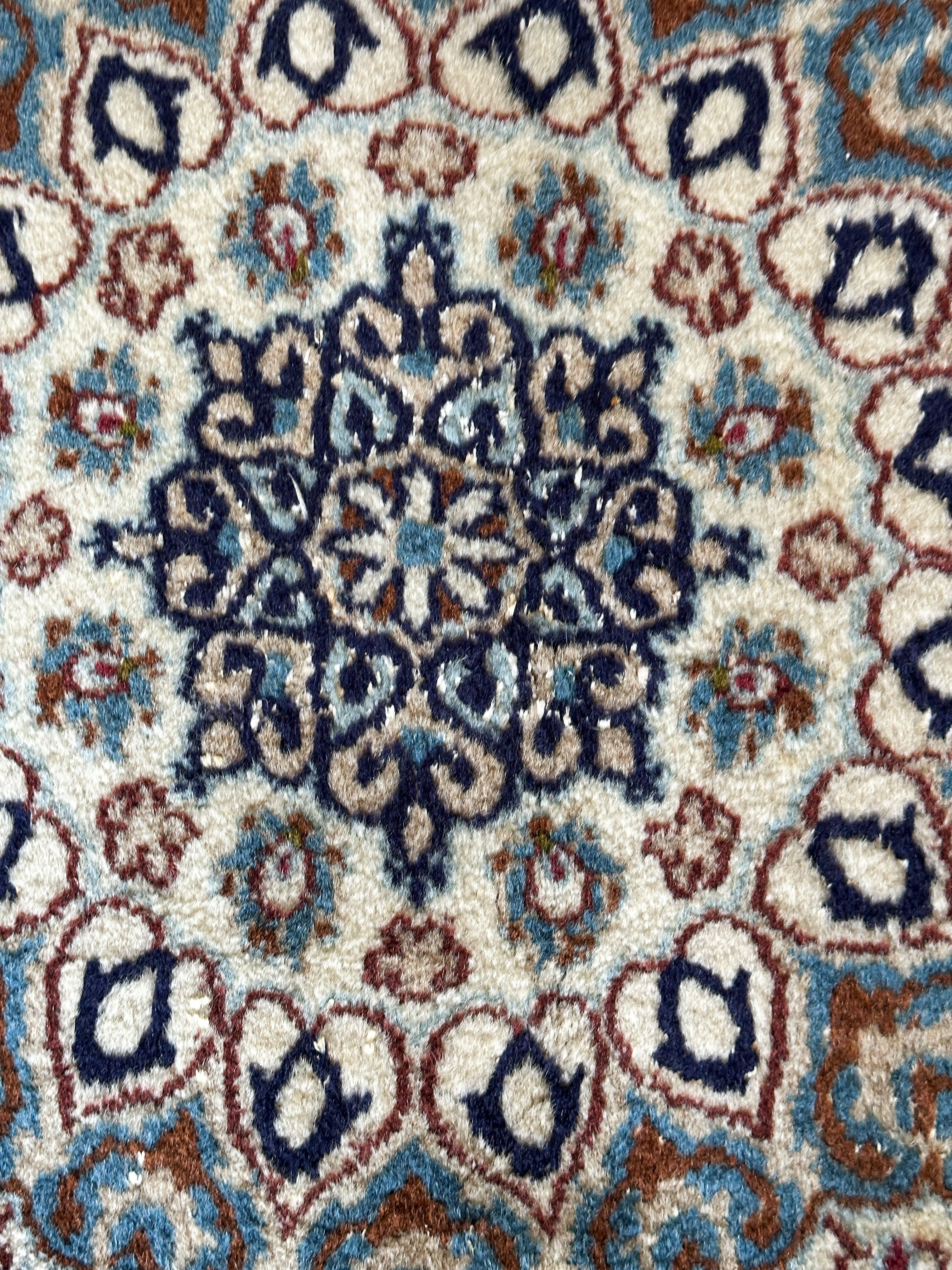 Nain Teppich ca. 200 × 200 cm – hellblau/beige & fein