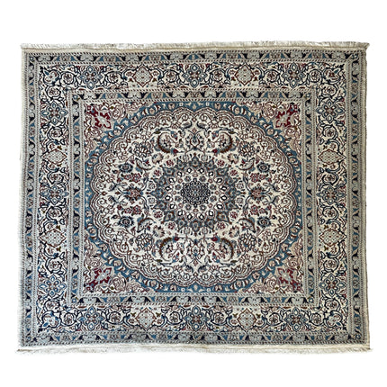 Nain Teppich ca. 200 × 200 cm – hellblau/beige & fein