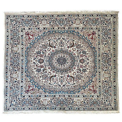 Nain Teppich ca. 200 × 200 cm – hellblau/beige & fein
