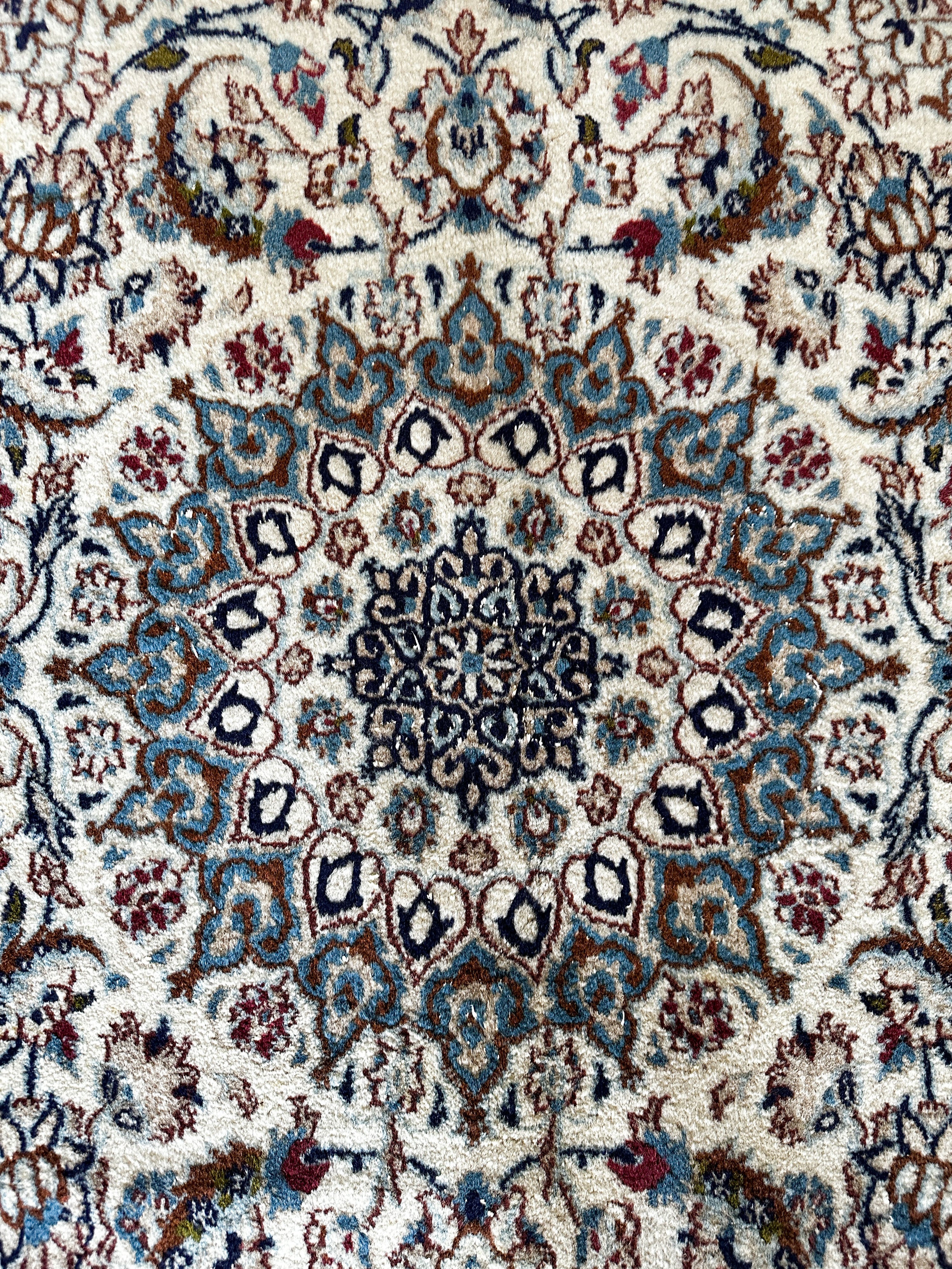 Nain Teppich ca. 200 × 200 cm – hellblau/beige & fein