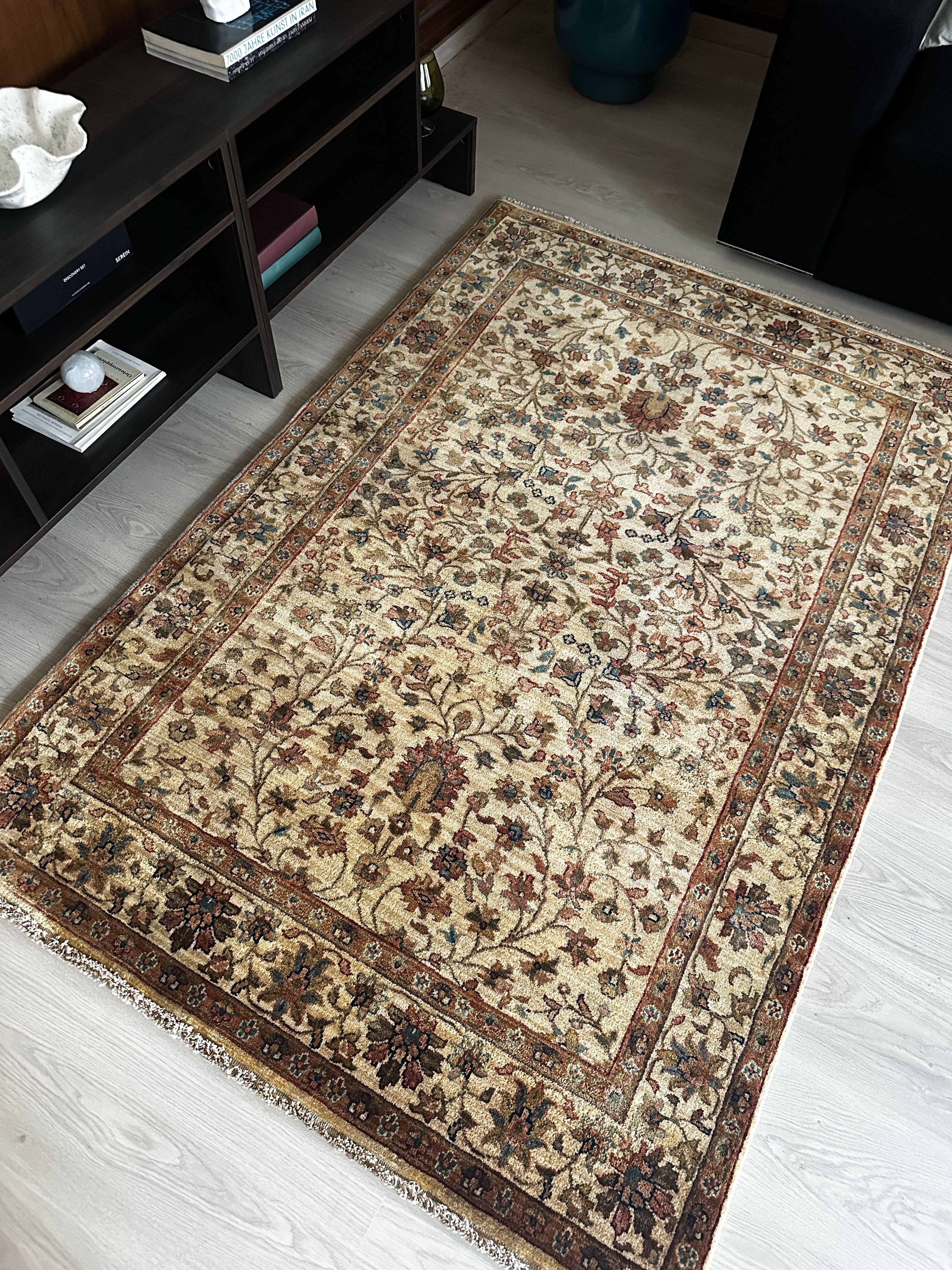 Samak Teppich ca. 200 × 150 cm – creme/beige & florales Muster