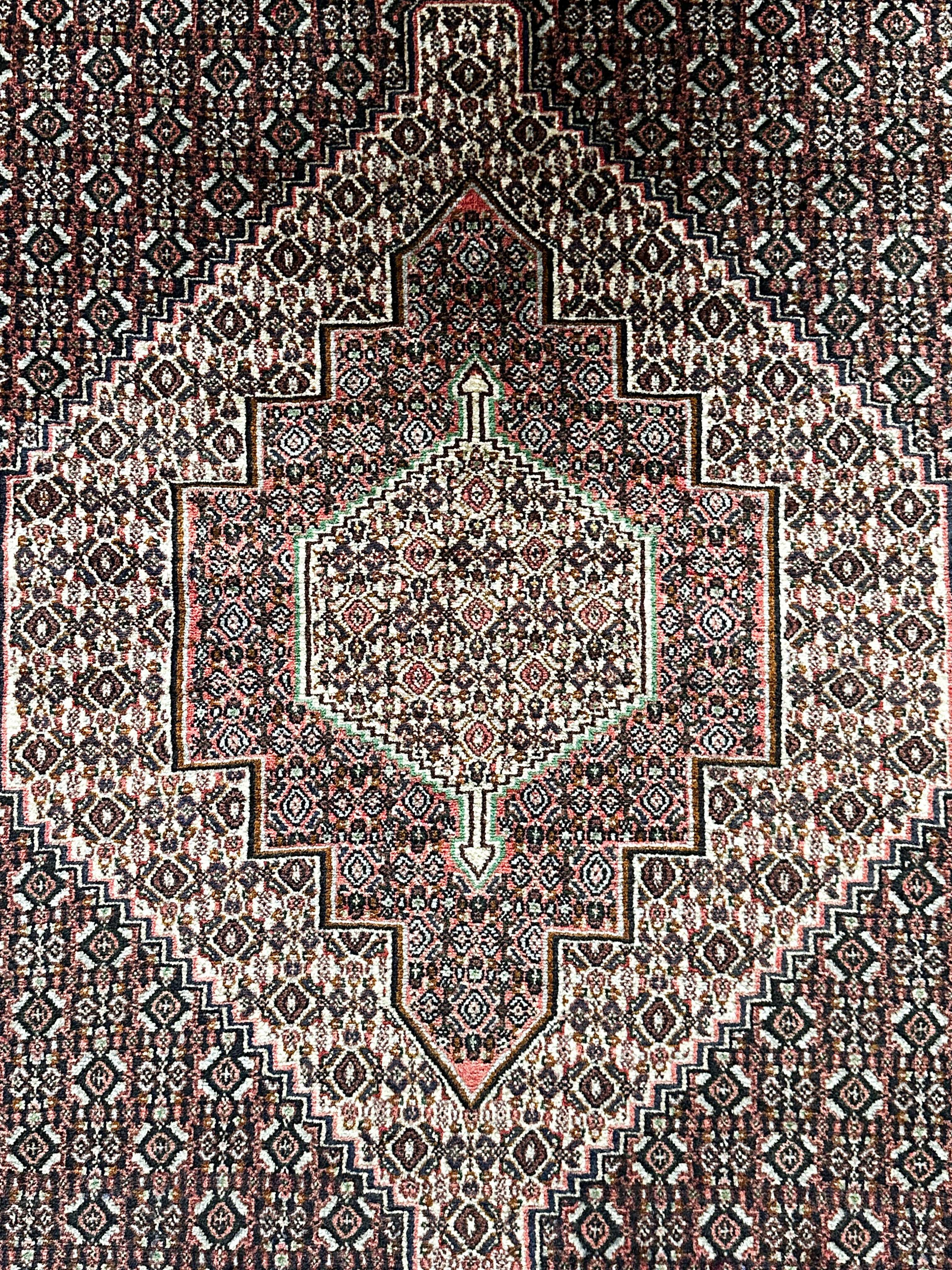 Sanandaj Teppich ca. 150 × 100 cm – dunkelbraun/rot & detailreich