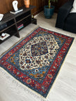 Sarough Teppich ca. 150 × 100 cm – creme/rot/blau & floral gemustert
