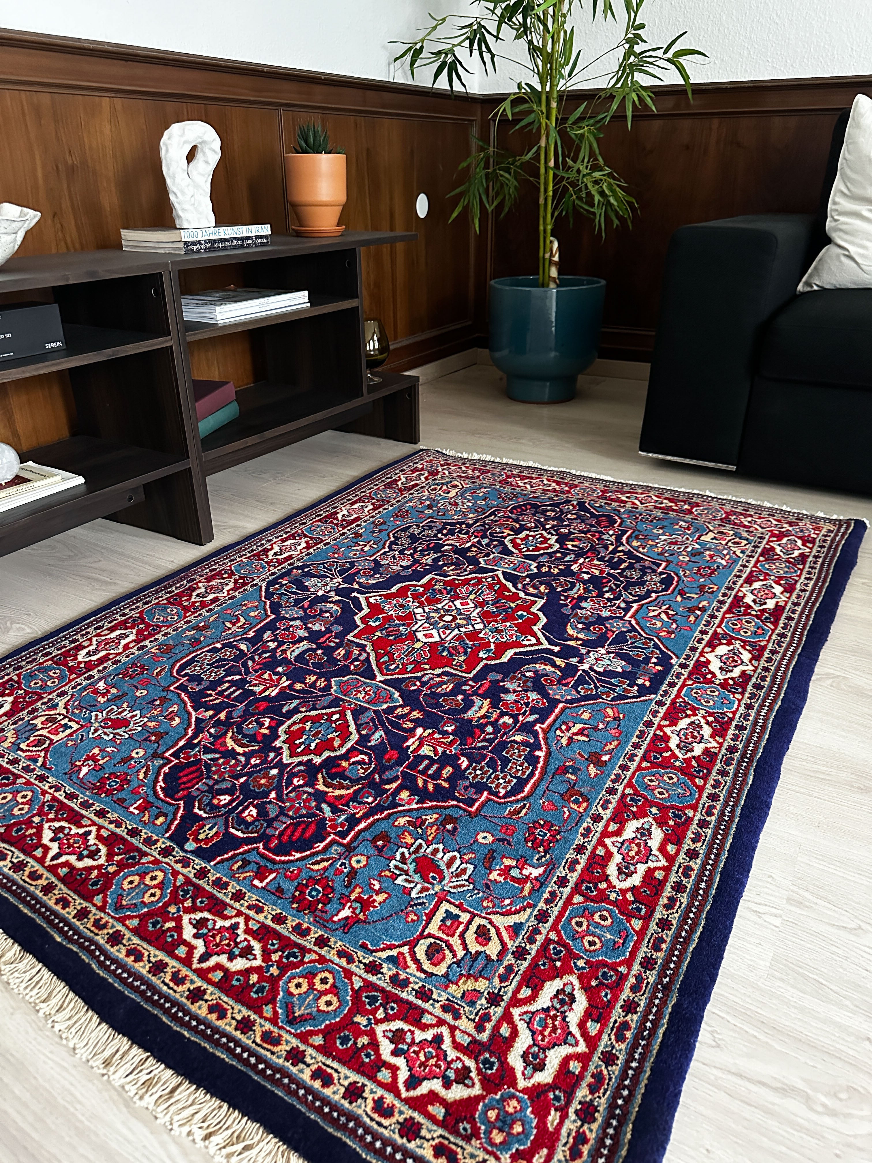 Sarough Teppich ca. 150 × 100 cm – dunkelblau/hellblau/rot & klassisch