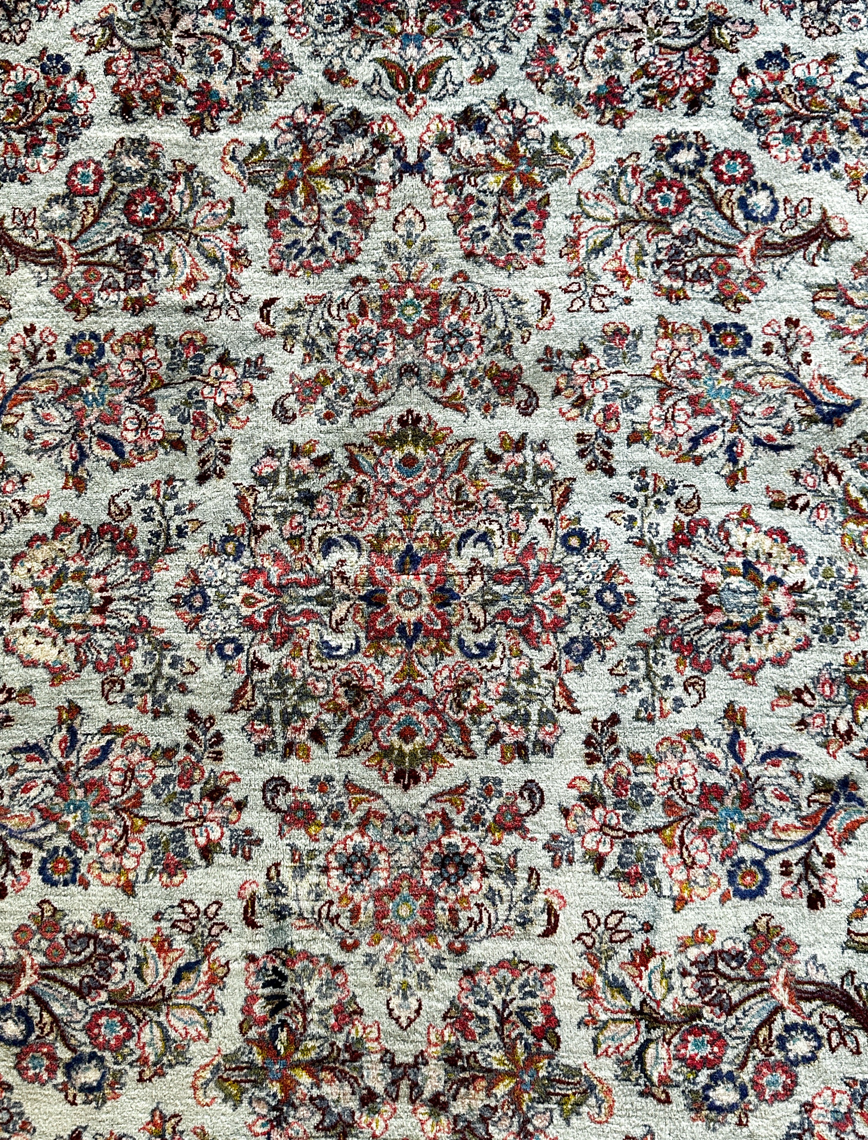 Sarugh Teppich ca. 200 × 200 cm – hellgrün/rot & klassisch