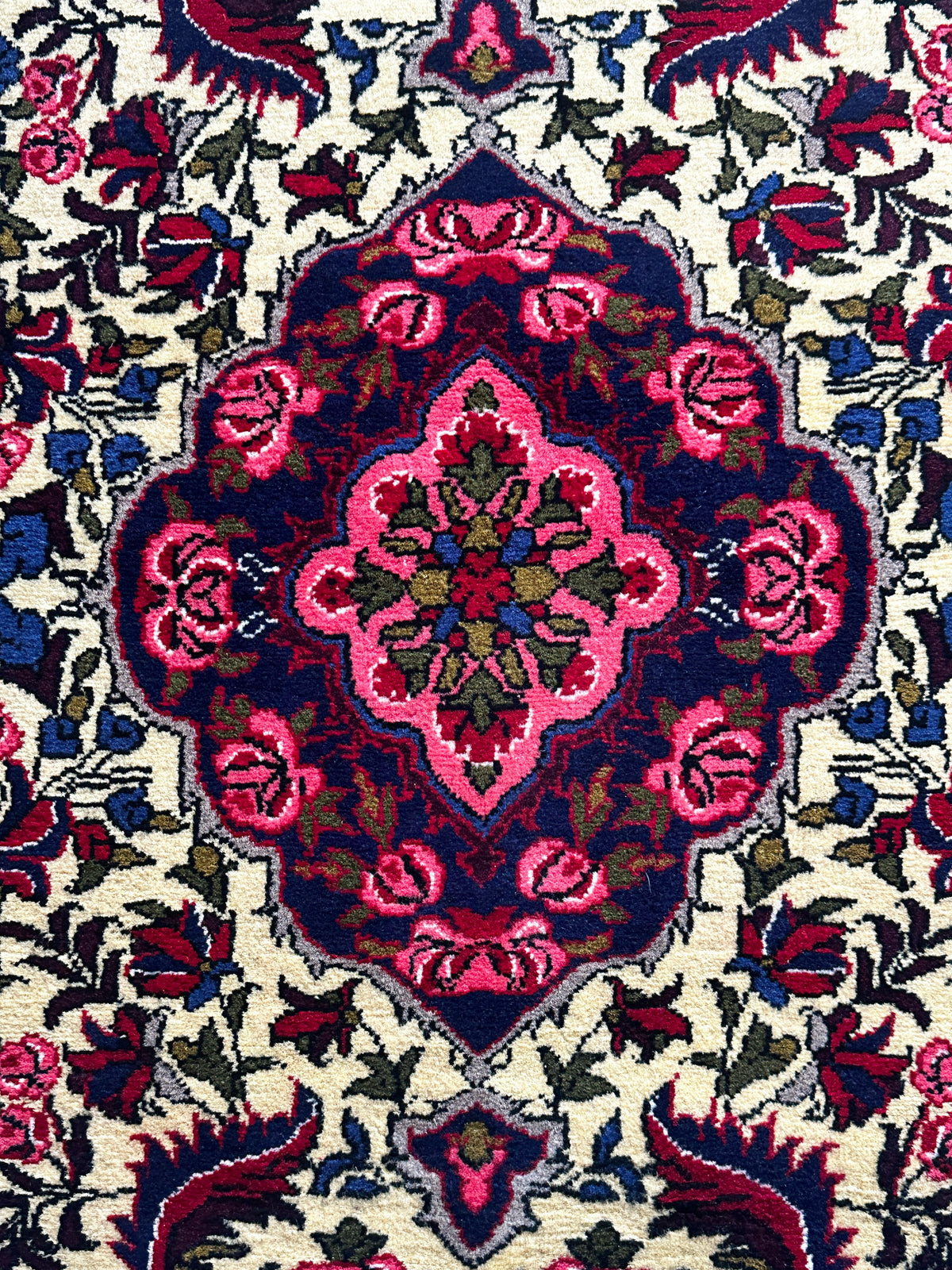 Sarugh Teppich ca. 150 × 100 cm – creme/blau/rot & floral