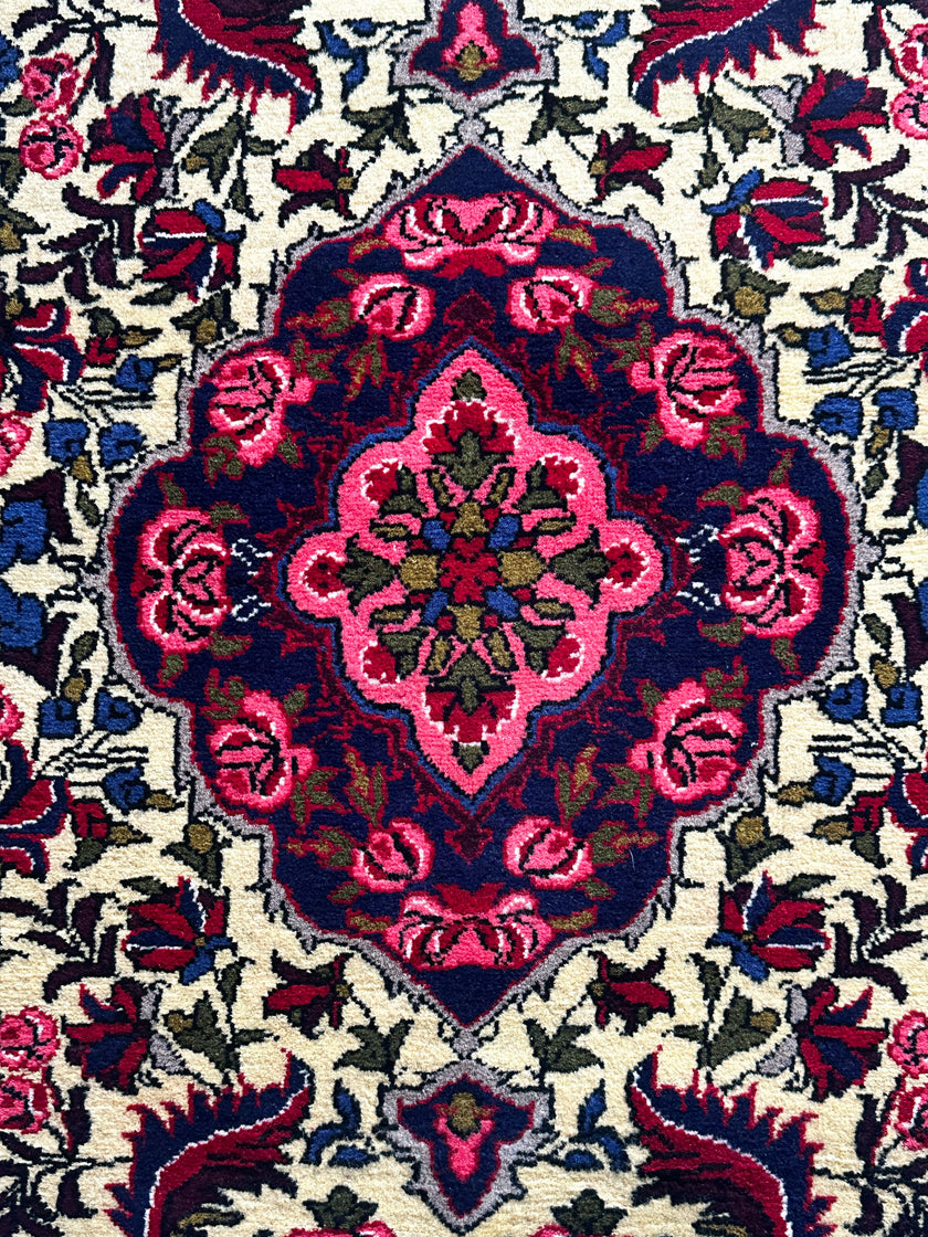Sarugh Teppich ca. 150 × 100 cm – creme/blau/rot & floral
