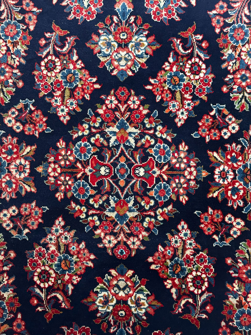 Sarough Teppich ca. 150 × 100 cm – dunkelblau/creme/rot & floral