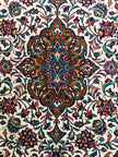 Sarugh Teppich ca. 148 × 105 cm – creme, rot & floral