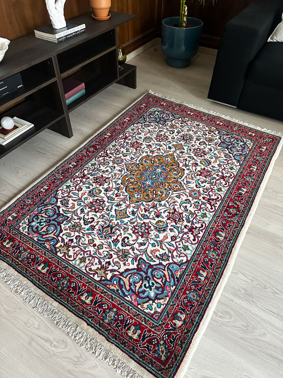 Sarugh Teppich ca. 148 × 105 cm – creme, rot & floral