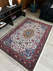 Sarugh Teppich ca. 148 × 105 cm – creme, rot & floral