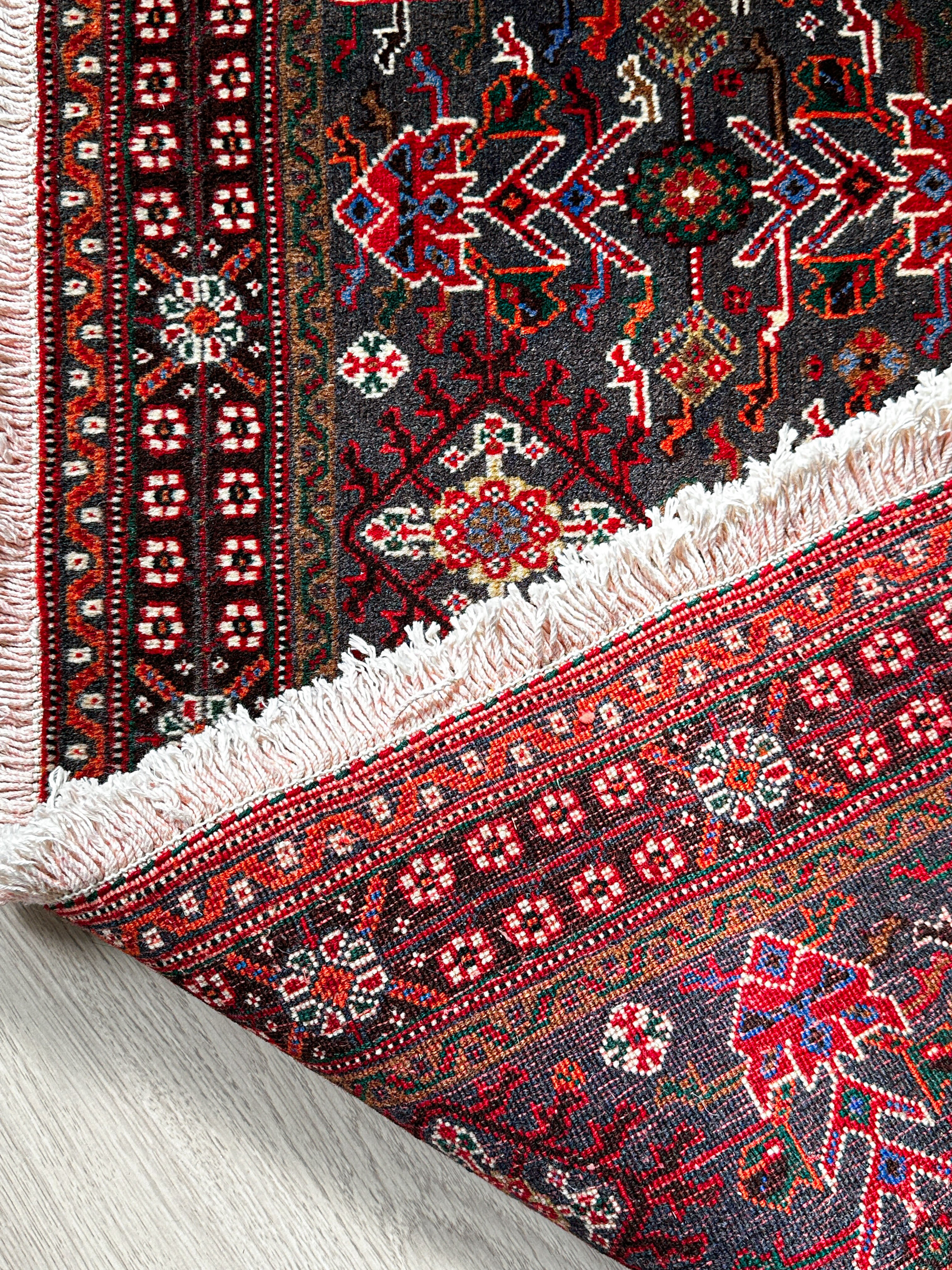 Schiraz Teppich ca. 200 × 150 cm – rot/grau & ausdrucksstark