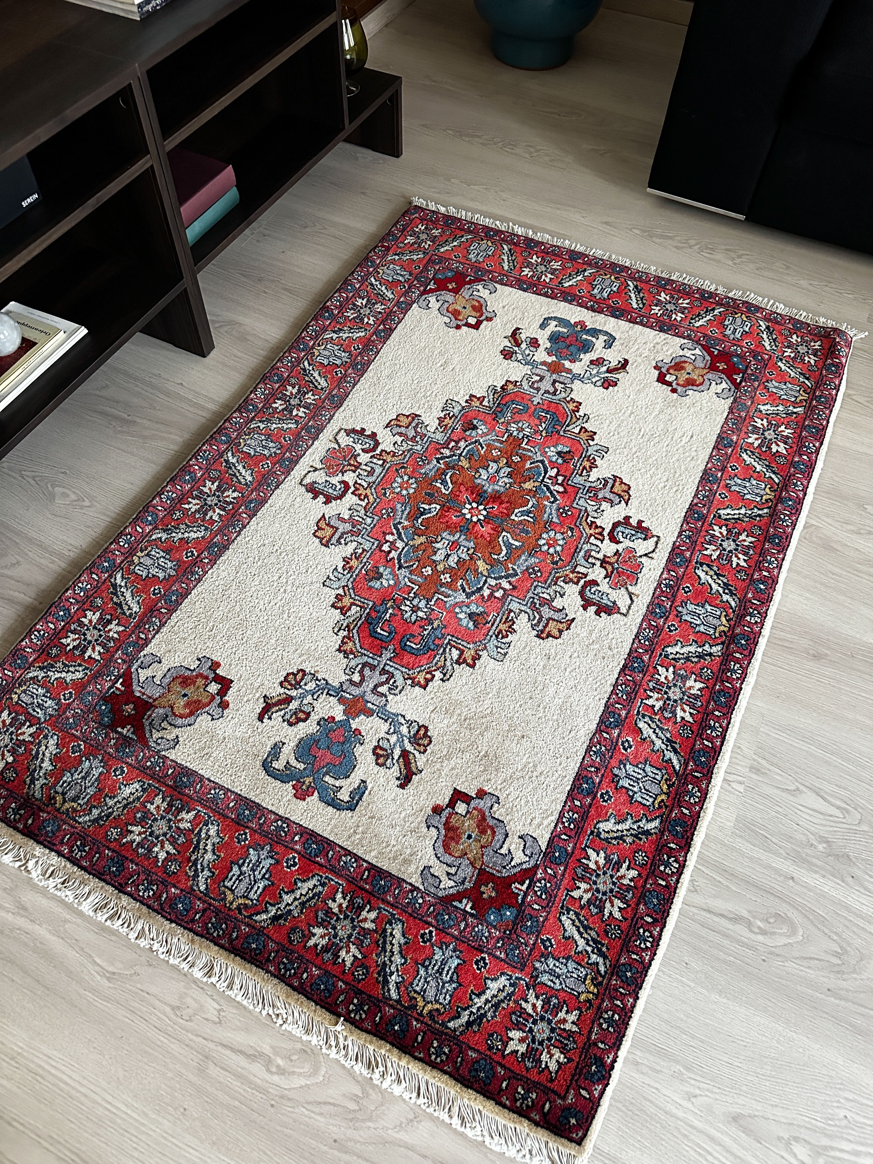 Täbriz Teppich ca. 150 × 100 cm – rot/creme & klassisch