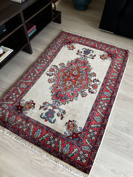 Täbriz Teppich ca. 150 × 100 cm – rot/creme & klassisch