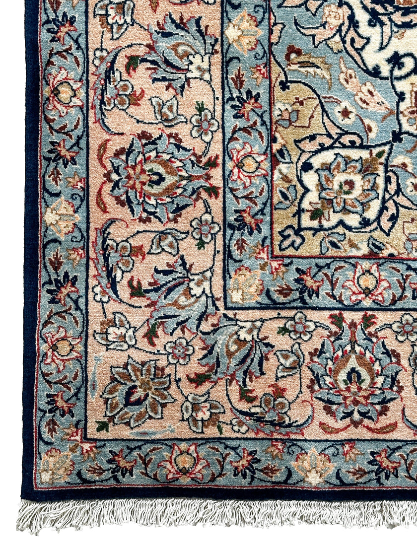 Azad Einrichtungshaus Nadjafabad rug, hand-knotted Persian wool, light blue, beige, and cream floral pattern, approx. 250x150 cm.