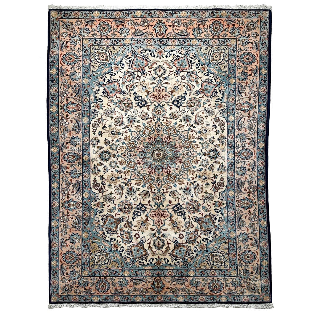 Azad Einrichtungshaus Nadjafabad rug, hand-knotted Persian wool in cream, light blue, and soft rose with medallion and floral pattern.