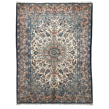 Azad Einrichtungshaus Nadjafabad rug, hand-knotted Persian wool in cream, light blue, and soft rose with medallion and floral pattern.