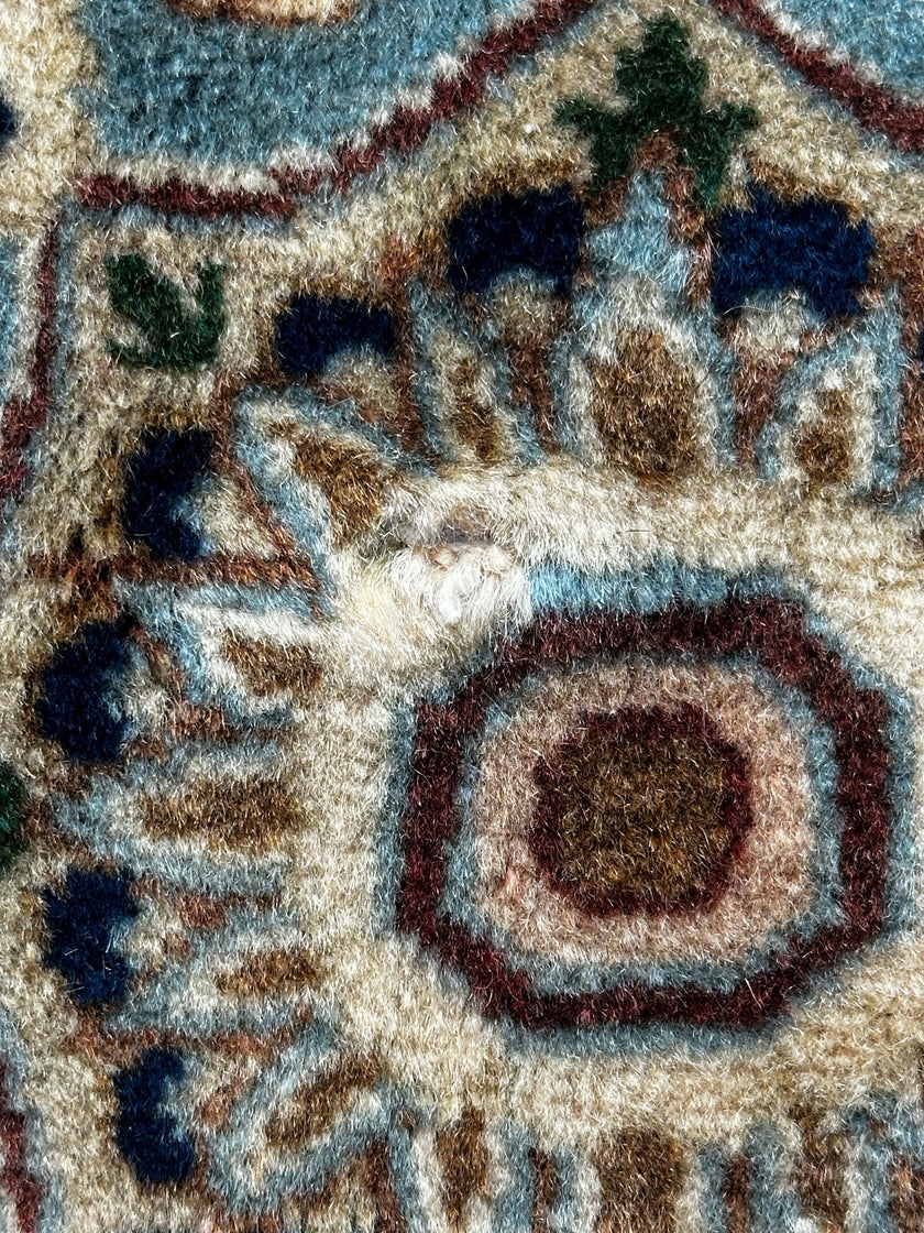 Azad Einrichtungshaus hand-knotted Nadjafabad rug in light blue, beige, and cream with classic floral pattern. 250x150 cm.